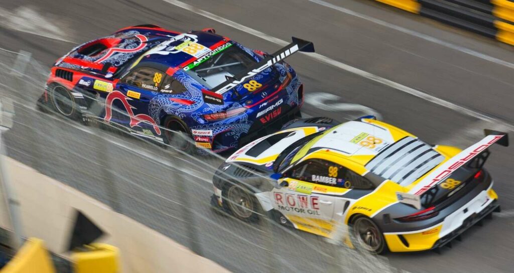 racers common mistake too focus on cars ahead